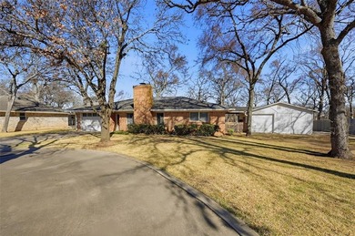 Great potential in this three-bedroom, two-bath golf course on Lake Kiowa Golf Course in Texas - for sale on GolfHomes.com, golf home, golf lot