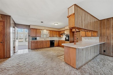 Great potential in this three-bedroom, two-bath golf course on Lake Kiowa Golf Course in Texas - for sale on GolfHomes.com, golf home, golf lot