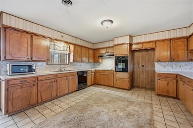 Great potential in this three-bedroom, two-bath golf course on Lake Kiowa Golf Course in Texas - for sale on GolfHomes.com, golf home, golf lot