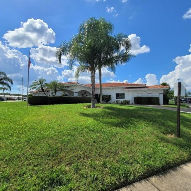 Welcome to this unique home in the 55+ neighborhood of on Mainlands Golf Club in Florida - for sale on GolfHomes.com, golf home, golf lot
