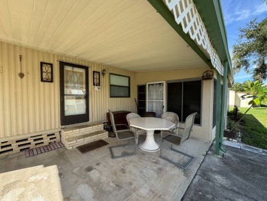 You don't want to miss this great deal on a 2-bedroom/1-bath on Lake Henry Golf Club in Florida - for sale on GolfHomes.com, golf home, golf lot