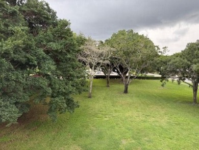 Welcome to Hollybrook Golf & Tennis Club! *** REC LEASE PAID IN on Hollybrook Golf and Tennis Club  in Florida - for sale on GolfHomes.com, golf home, golf lot