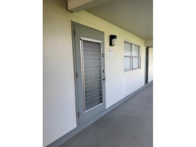 :Very motivated Seller ! Don't miss the opportunity of owning a on Kings Point Golf -Flanders Way in Florida - for sale on GolfHomes.com, golf home, golf lot