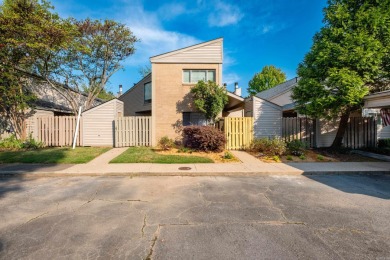 Welcome to Round River!  This one-level, 2-bedroom / 2 bathroom on Rebsamen Park Golf Course in Arkansas - for sale on GolfHomes.com, golf home, golf lot