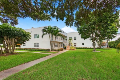 Prepare to be impressed--this 1st-floor 2 bed, 2 bath Kings on Kings Point Golf -Flanders Way in Florida - for sale on GolfHomes.com, golf home, golf lot