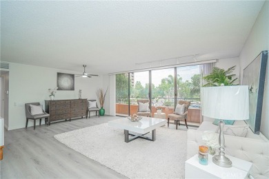 Welcome to this spacious 2 bedroom, 2 bathroom residence at The on Leisure Village Par 3 Golf Course in California - for sale on GolfHomes.com, golf home, golf lot