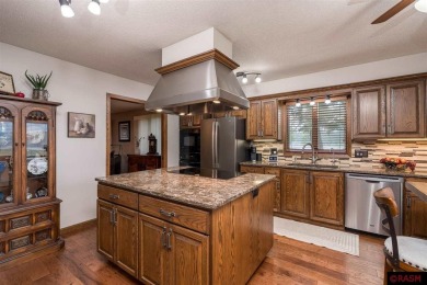 This 2+ bedroom, 1.75-bathroom, detached patio townhome offers on  in Minnesota - for sale on GolfHomes.com, golf home, golf lot