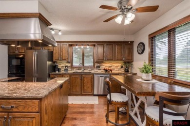 This 2+ bedroom, 1.75-bathroom, detached patio townhome offers on  in Minnesota - for sale on GolfHomes.com, golf home, golf lot