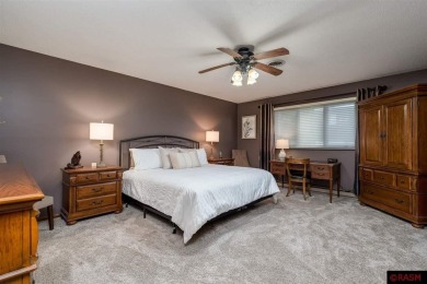 This 2+ bedroom, 1.75-bathroom, detached patio townhome offers on  in Minnesota - for sale on GolfHomes.com, golf home, golf lot