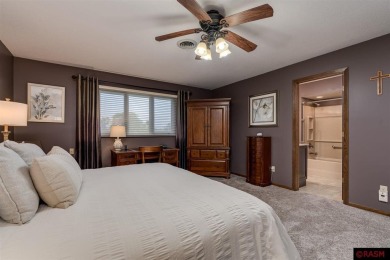 This 2+ bedroom, 1.75-bathroom, detached patio townhome offers on  in Minnesota - for sale on GolfHomes.com, golf home, golf lot