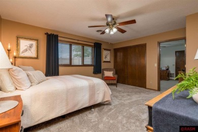 This 2+ bedroom, 1.75-bathroom, detached patio townhome offers on  in Minnesota - for sale on GolfHomes.com, golf home, golf lot
