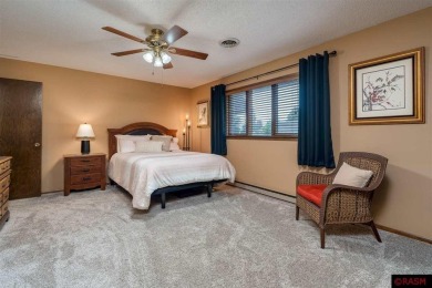 This 2+ bedroom, 1.75-bathroom, detached patio townhome offers on  in Minnesota - for sale on GolfHomes.com, golf home, golf lot