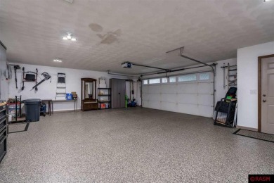This 2+ bedroom, 1.75-bathroom, detached patio townhome offers on  in Minnesota - for sale on GolfHomes.com, golf home, golf lot