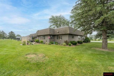 This 2+ bedroom, 1.75-bathroom, detached patio townhome offers on  in Minnesota - for sale on GolfHomes.com, golf home, golf lot