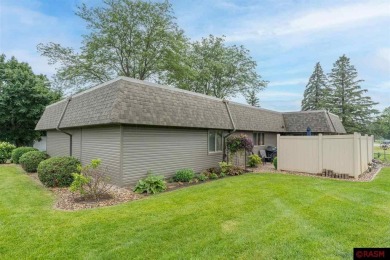 This 2+ bedroom, 1.75-bathroom, detached patio townhome offers on  in Minnesota - for sale on GolfHomes.com, golf home, golf lot