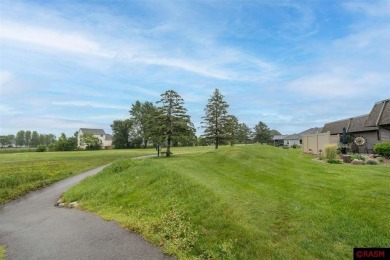 This 2+ bedroom, 1.75-bathroom, detached patio townhome offers on  in Minnesota - for sale on GolfHomes.com, golf home, golf lot