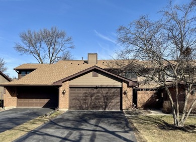 Let me preface by saying *don't let this one get away!* This on Willow Crest Golf Club in Illinois - for sale on GolfHomes.com, golf home, golf lot