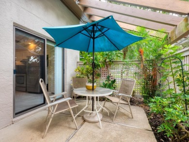 Looking for an updated END-UNIT that feels like home right away on The Meadows Golf and Country Club in Florida - for sale on GolfHomes.com, golf home, golf lot