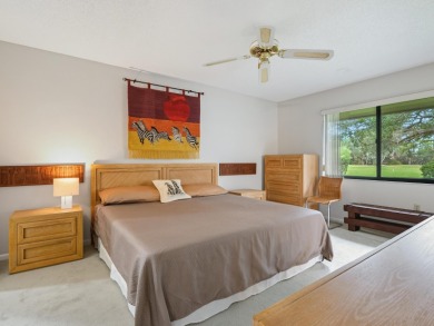 Looking for an updated END-UNIT that feels like home right away on The Meadows Golf and Country Club in Florida - for sale on GolfHomes.com, golf home, golf lot
