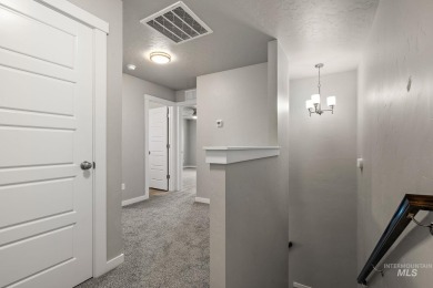 Welcome to this like-new, low-maintenance townhome in the highly on Eagle Legacy Golf Course in Idaho - for sale on GolfHomes.com, golf home, golf lot