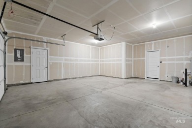 Welcome to this like-new, low-maintenance townhome in the highly on Eagle Legacy Golf Course in Idaho - for sale on GolfHomes.com, golf home, golf lot