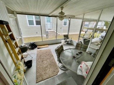 Welcome home to this 1994 single wide manufactured home, which on Golden Lakes Golf Course in Florida - for sale on GolfHomes.com, golf home, golf lot