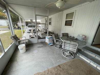 Welcome home to this 1994 single wide manufactured home, which on Golden Lakes Golf Course in Florida - for sale on GolfHomes.com, golf home, golf lot