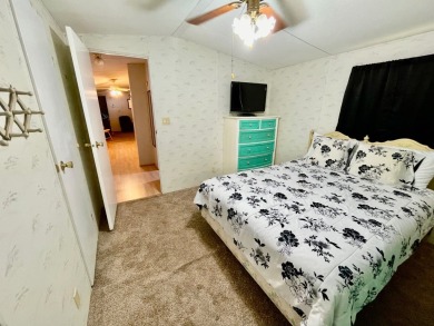 Welcome home to this 1994 single wide manufactured home, which on Golden Lakes Golf Course in Florida - for sale on GolfHomes.com, golf home, golf lot