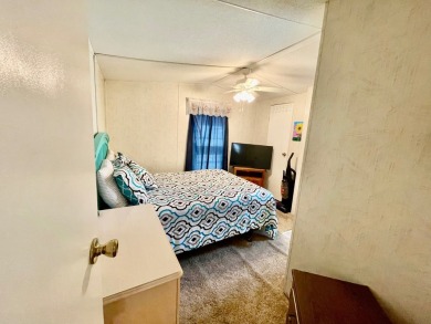 Welcome home to this 1994 single wide manufactured home, which on Golden Lakes Golf Course in Florida - for sale on GolfHomes.com, golf home, golf lot
