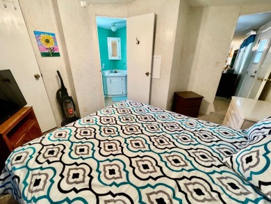 Welcome home to this 1994 single wide manufactured home, which on Golden Lakes Golf Course in Florida - for sale on GolfHomes.com, golf home, golf lot