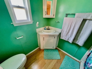 Welcome home to this 1994 single wide manufactured home, which on Golden Lakes Golf Course in Florida - for sale on GolfHomes.com, golf home, golf lot