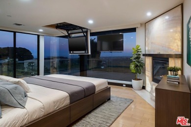 Fabulous Contemporary Home with Views! 4 bedrooms, 5 baths on Riviera Country Club in California - for sale on GolfHomes.com, golf home, golf lot