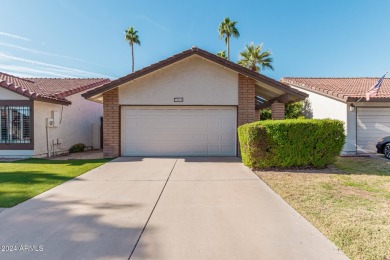 Golf course lot, Find your charming retirement home in the on Ahwatukee Country Club in Arizona - for sale on GolfHomes.com, golf home, golf lot