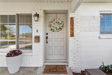 Welcome to this charming 3 bedroom, 1 bath well-maintained home on Babe Zaharias Golf Course in Florida - for sale on GolfHomes.com, golf home, golf lot