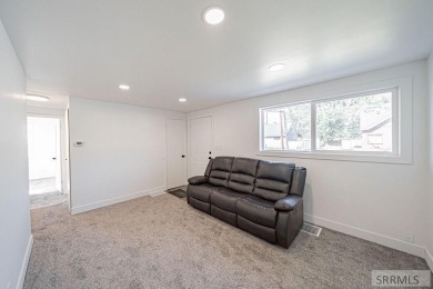 This beautifully updated single-story home offers 3 spacious on Pinecrest Golf Club in Idaho - for sale on GolfHomes.com, golf home, golf lot