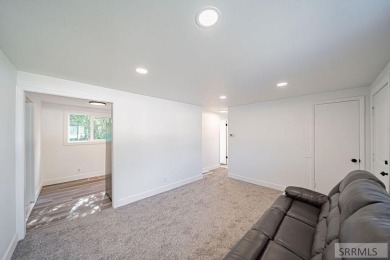 This beautifully updated single-story home offers 3 spacious on Pinecrest Golf Club in Idaho - for sale on GolfHomes.com, golf home, golf lot