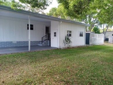 Large two bedroom two bathroom home, located in Rolling Green on Rolling Greens Executive Golf Community in Florida - for sale on GolfHomes.com, golf home, golf lot