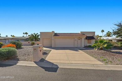 Immaculately cared for 2 bed, 2 bath plus bonus room in on Oakwood Golf Club  in Arizona - for sale on GolfHomes.com, golf home, golf lot