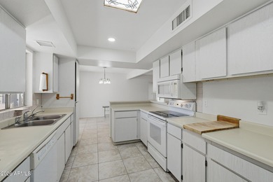 Immaculately cared for 2 bed, 2 bath plus bonus room in on Oakwood Golf Club  in Arizona - for sale on GolfHomes.com, golf home, golf lot