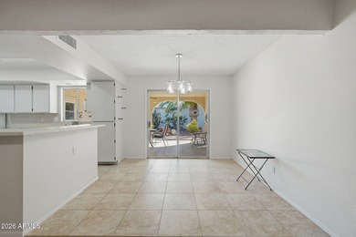 Immaculately cared for 2 bed, 2 bath plus bonus room in on Oakwood Golf Club  in Arizona - for sale on GolfHomes.com, golf home, golf lot