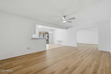 Immaculately cared for 2 bed, 2 bath plus bonus room in on Oakwood Golf Club  in Arizona - for sale on GolfHomes.com, golf home, golf lot