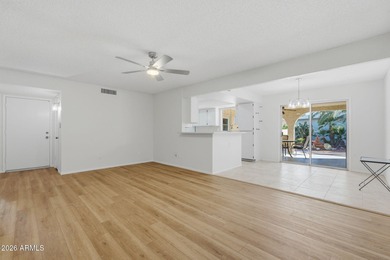 Immaculately cared for 2 bed, 2 bath plus bonus room in on Oakwood Golf Club  in Arizona - for sale on GolfHomes.com, golf home, golf lot