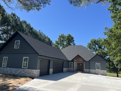 Beautiful golf course home located on Silo Ridge with no HOA on Silo Ridge Golf and Country Club in Missouri - for sale on GolfHomes.com, golf home, golf lot