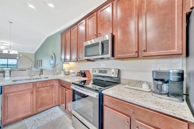 Welcome to your dream home! This beautifully appointed 2-bedroom on Lakewood National Golf Club in Florida - for sale on GolfHomes.com, golf home, golf lot