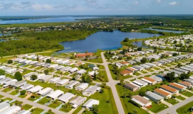 This lovely 3bed 2bath home is move in ready! Seller is on Riverwood Golf Club in Florida - for sale on GolfHomes.com, golf home, golf lot