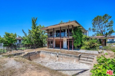 180 degree VIEWS of the mountains, city and ocean! Ideally on Bel-Air Country Club in California - for sale on GolfHomes.com, golf home, golf lot