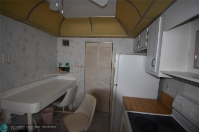 Discover convenience, and scenic beauty in this lovely 2-bedroom on Inverrary Country Club in Florida - for sale on GolfHomes.com, golf home, golf lot