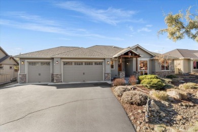 Fabulous single-level custom home located on the 8th fairway of on Eagle Crest Golf Resort - Ridge Course in Oregon - for sale on GolfHomes.com, golf home, golf lot