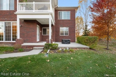 A RARE OPPORTUNITY IN BOULDER POINTE THAT IS MOVE-IN READY! on The Glacier Club in Michigan - for sale on GolfHomes.com, golf home, golf lot