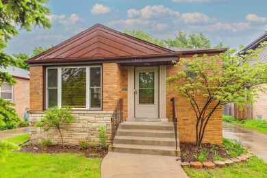 A rare opportunity to own a home in a City with a suburban on Edgebrook Golf Course in Illinois - for sale on GolfHomes.com, golf home, golf lot